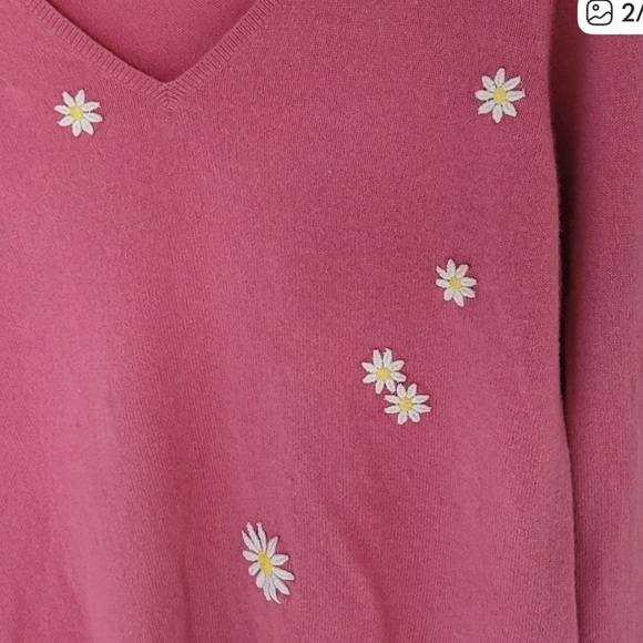 Renewist Cashmere Raspberry Pink DaisySweater – Upcycled from Marblehead - Picture 2 of 4